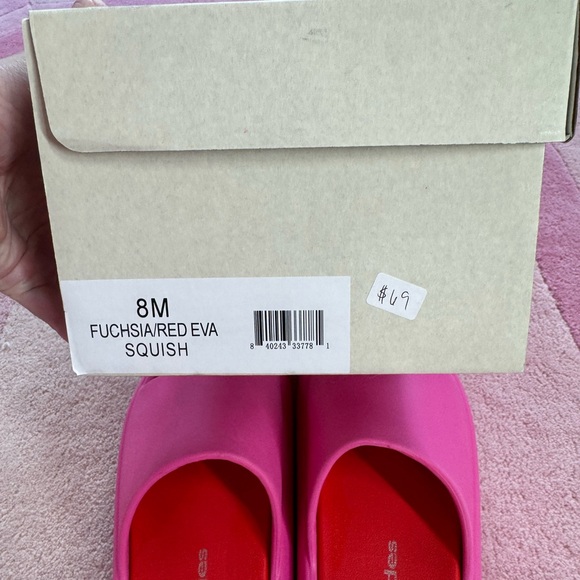 Pink Fuchsia Red J/Slide Beach Slides Size 8, Like New - Picture 3 of 7
